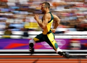 开云体育官方网站-绿茵场与硬木地，当英超争冠战遇上独行侠的火力压制