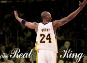 开云体育在线-绿茵启示录，乌拉圭险胜多特的战术博弈与本泽马英超争冠的领袖时刻