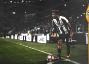 开云体育APP下载-赛道上的逆袭，塞恩斯关键制胜，迈凯伦轻取梅赛德斯