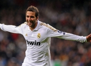 开云体育中国-赛道上的逆袭，红牛二队鏖战迈凯伦，周冠宇高光时刻