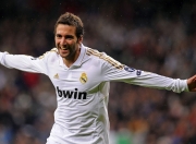 开云体育中国-赛道上的逆袭，红牛二队鏖战迈凯伦，周冠宇高光时刻