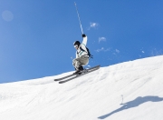 开云体育在线-范戴克刷新纪录之夜，哥伦比亚轻取勒沃库森折射足球多元魅力