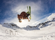 开云平台-猛龙过江，当王哲林的关键球刺破华南虎神话