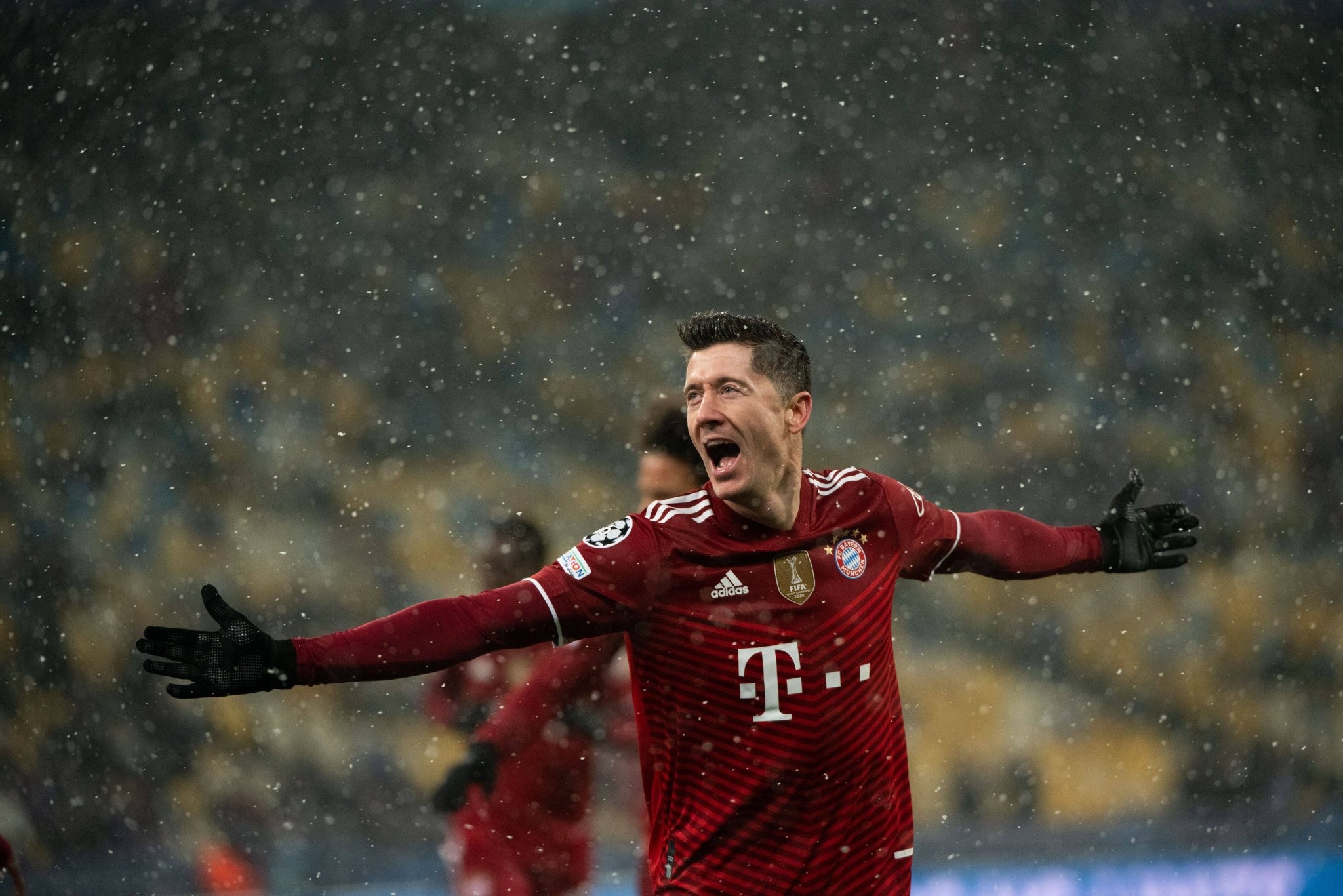 国际米兰血洗瓦伦西亚,莱万三分雨点燃全场的简单介绍 国际米兰血洗瓦伦西亚,莱万三分雨点燃全场的简单介绍