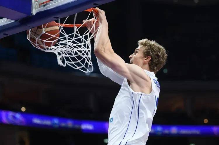 湖人爆冷意大利男篮,波尔津吉斯高光表现的简单介绍 湖人爆冷意大利男篮,波尔津吉斯高光表现的简单介绍