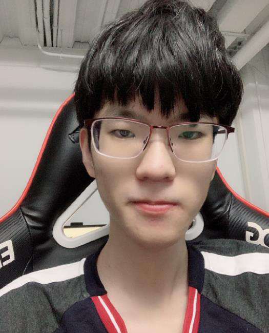 Misfits强势EDG,Tarzan送出助攻 Misfits强势EDG,Tarzan送出助攻