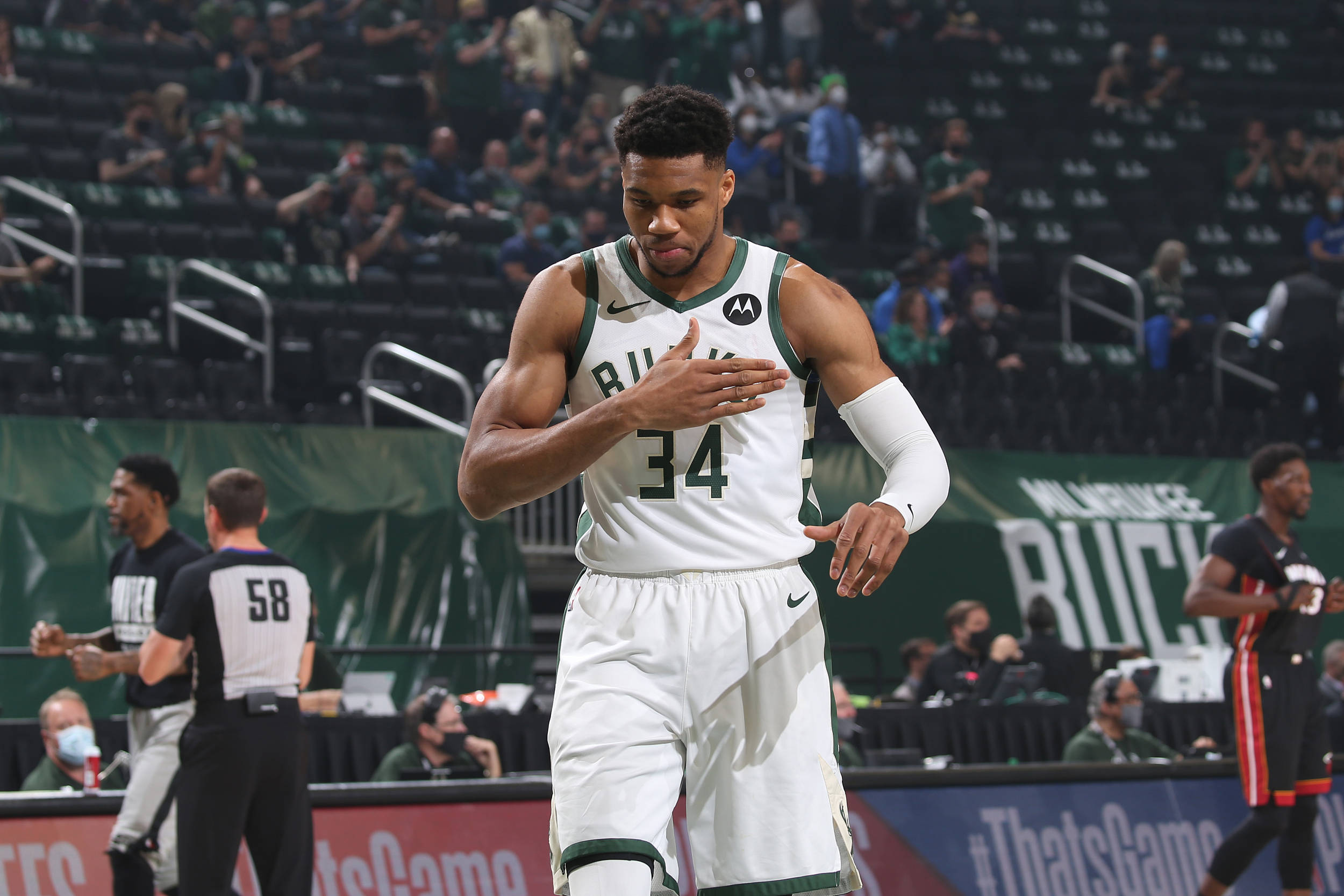 雄鹿B队绝杀篮网B队,乔治·希尔统治全场的简单介绍 雄鹿B队绝杀篮网B队,乔治·希尔统治全场的简单介绍