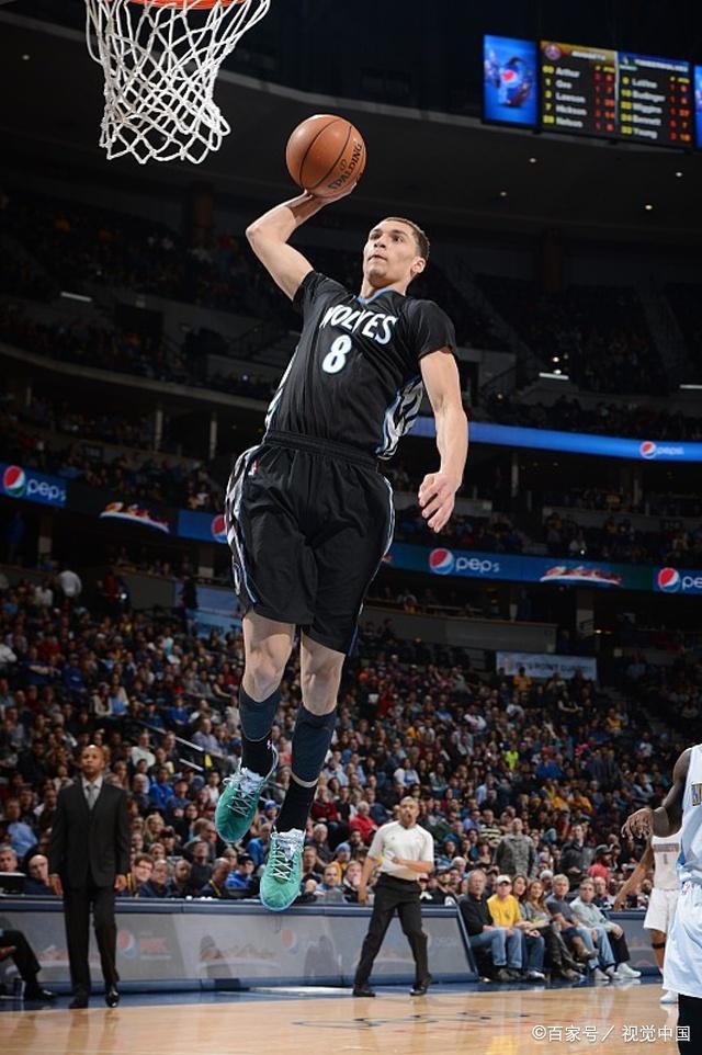 一名球员个人表现力破天际赢得关注 一名球员个人表现力破天际赢得关注