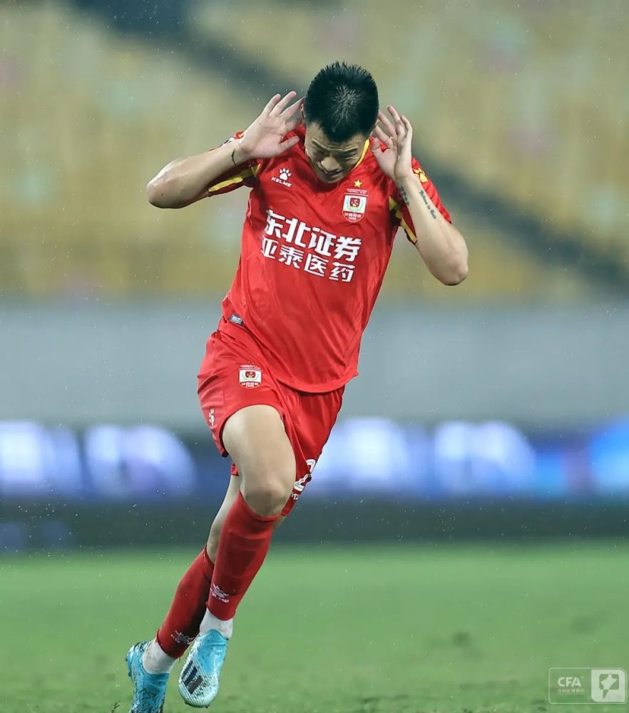 让·卢卡斯特平在比赛中取得关键进球 让·卢卡斯特平在比赛中取得关键进球