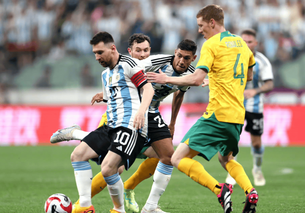 关于阿根廷球员在国际赛场中突破自我的信息 关于阿根廷球员在国际赛场中突破自我的信息