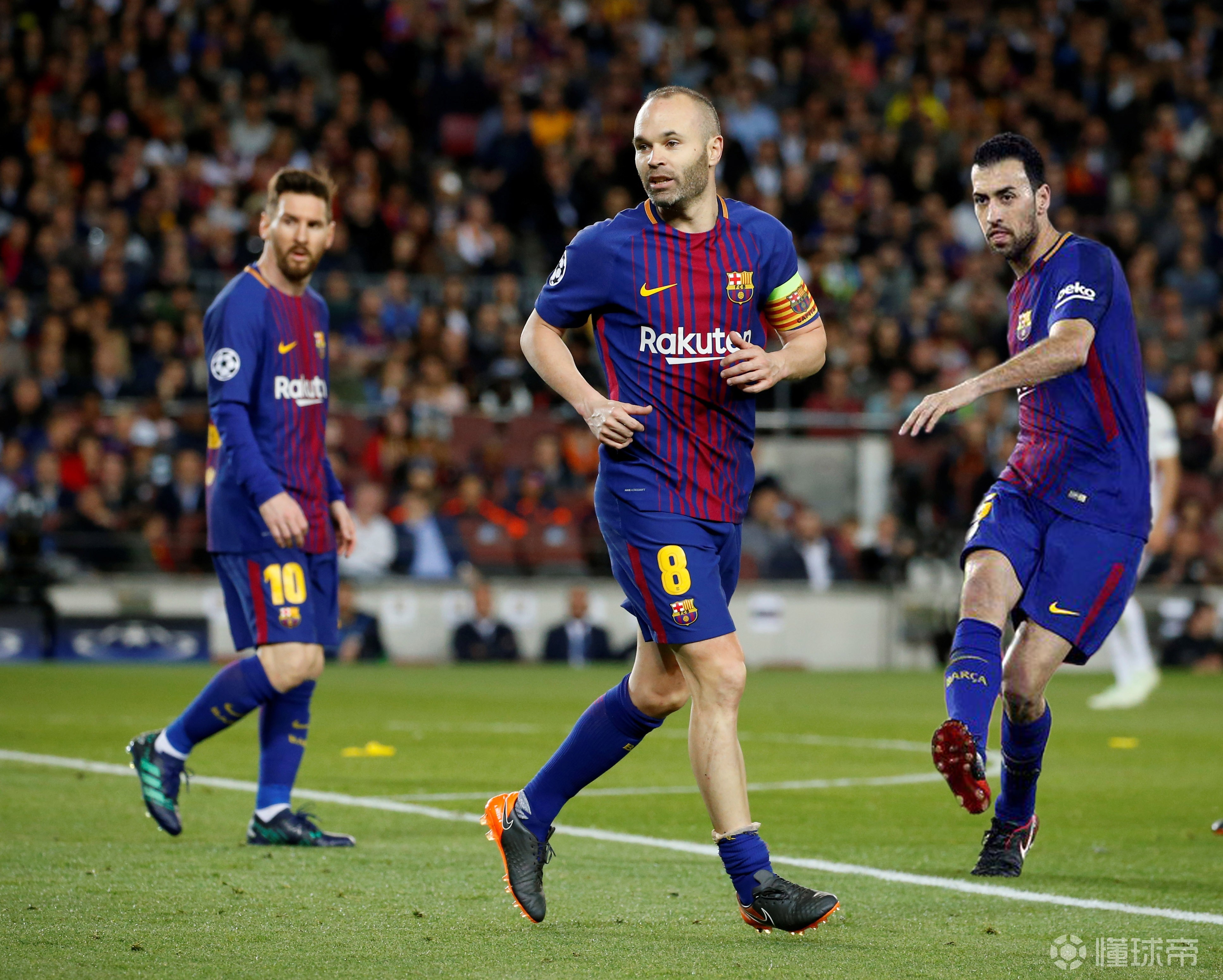 关于伊涅斯塔回归巴萨,球迷雀跃欢呼的信息 关于伊涅斯塔回归巴萨,球迷雀跃欢呼的信息