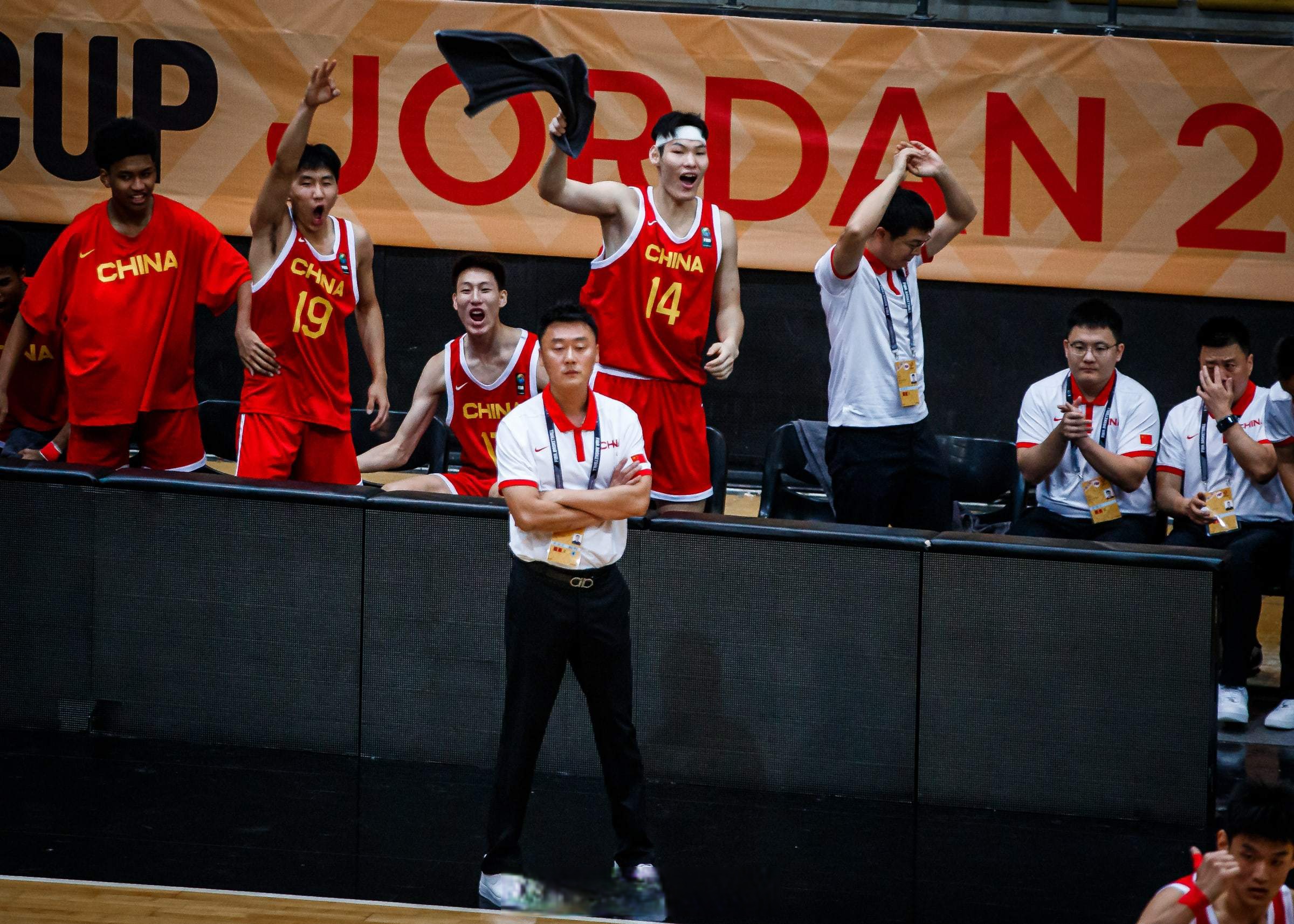 青岛中能前场积极,勇夺对手失误机会反击得分的简单介绍 青岛中能前场积极,勇夺对手失误机会反击得分的简单介绍