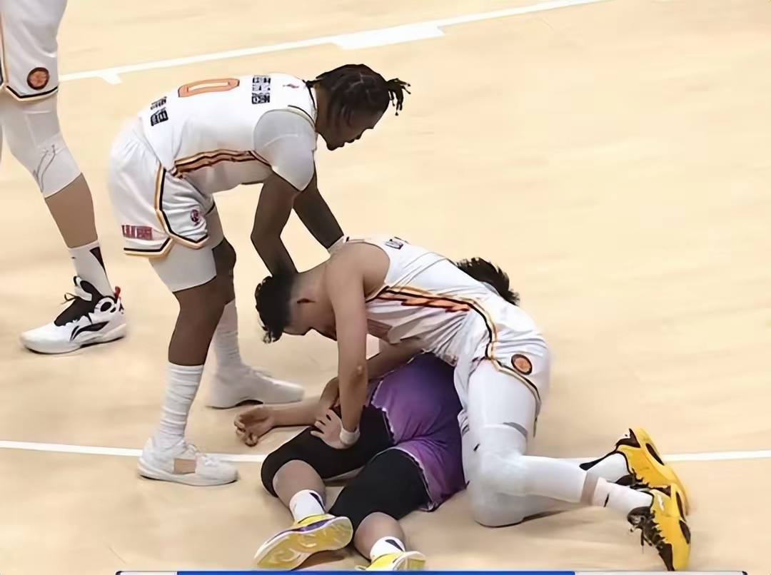 关于山东队队员受伤,情况不乐观的信息 关于山东队队员受伤,情况不乐观的信息