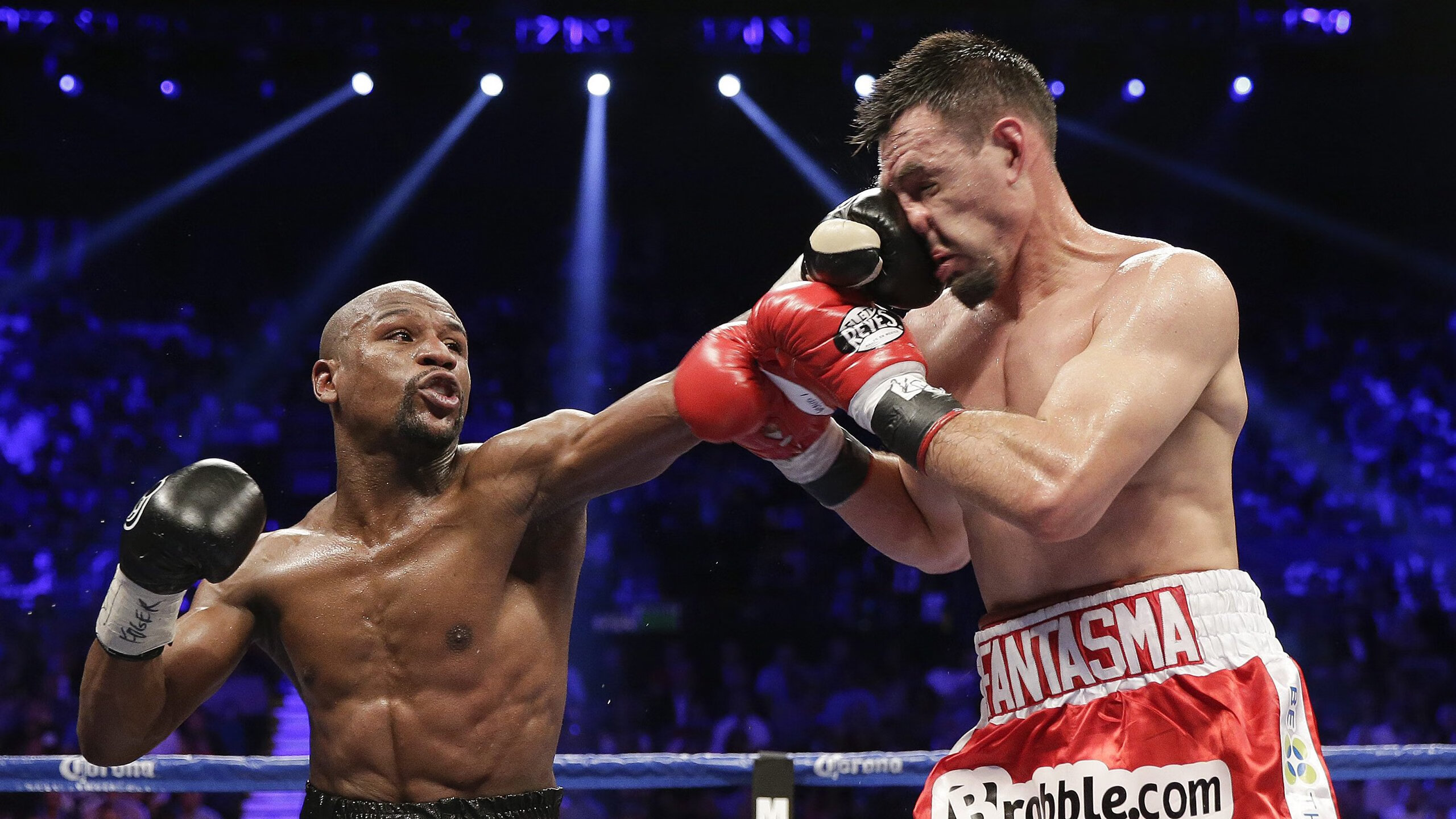 赛道与球场,当F1争冠焦点战遇上秘鲁速胜南非