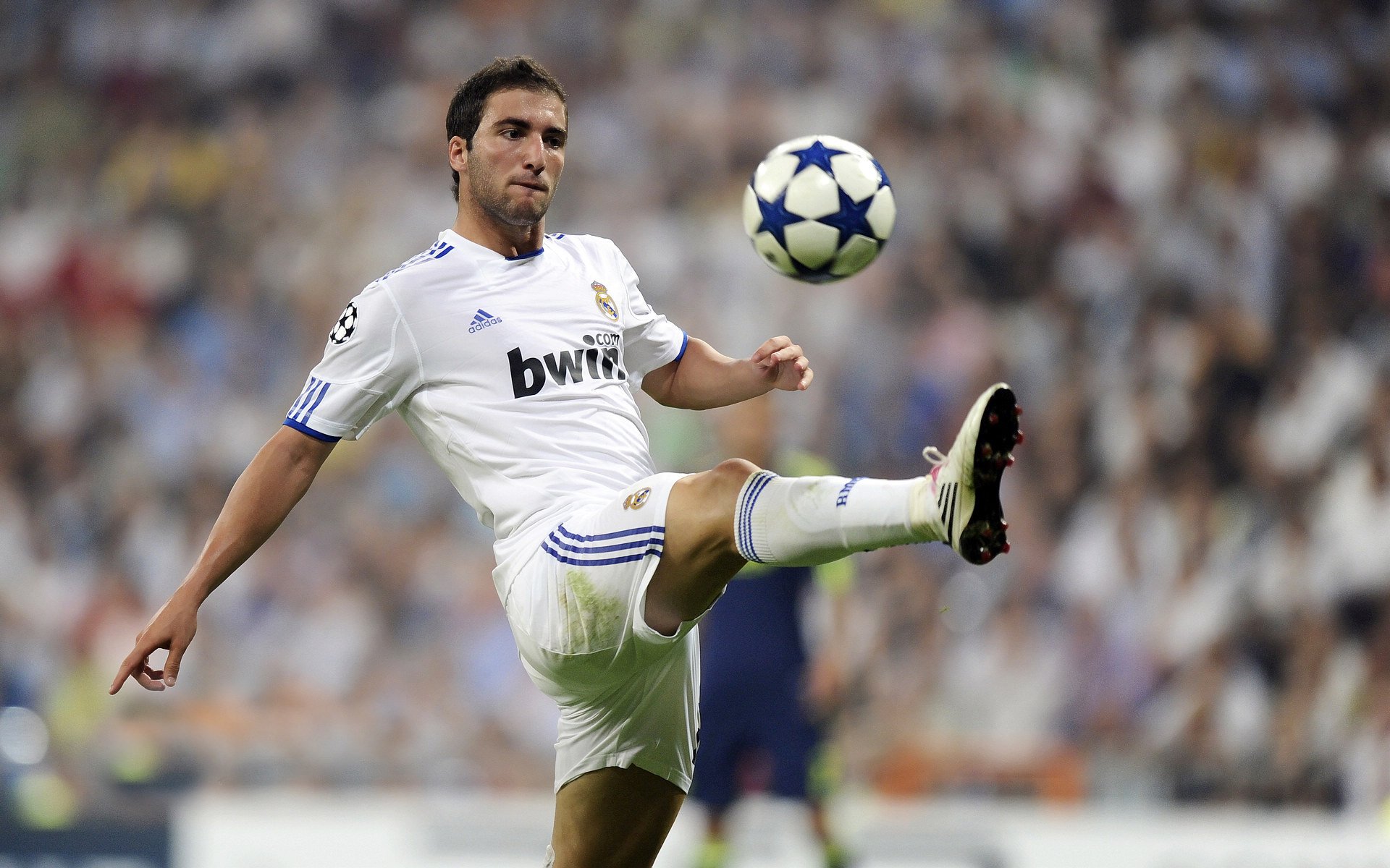 克瓦拉茨赫利亚爆发闪耀非洲杯，马里强势晋级几内亚黯然离场