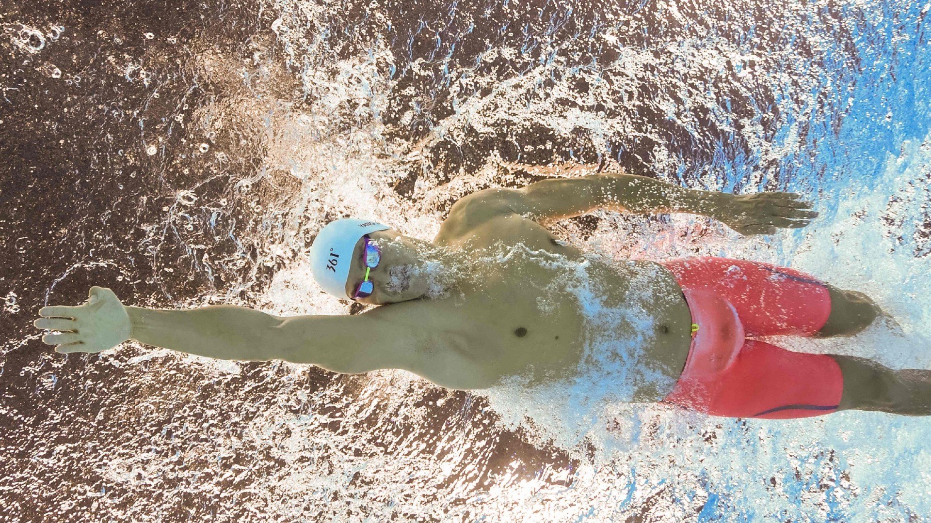 赛道上的逆袭,塞恩斯关键制胜,迈凯伦轻取梅赛德斯