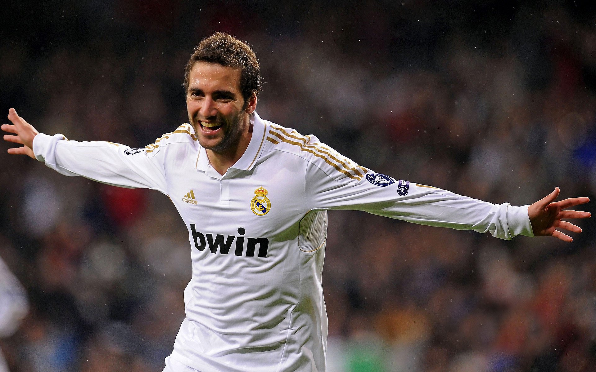 赛道上的逆袭，红牛二队鏖战迈凯伦，周冠宇高光时刻